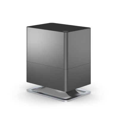 Oskar a été mouillé à l'eau froide. petit titane 30m2/75m3